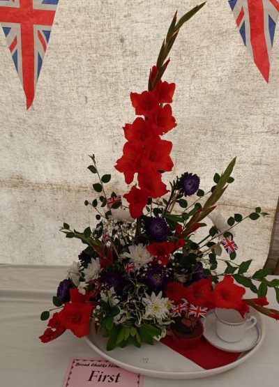 Section D: FLOWER ARRANGING CLASSES - D2 Cover a jam jar & fill with garden flowers